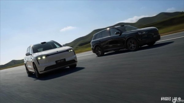 易启胜 问界M7全新黑白车色官图发布，提供黑曜套件选配