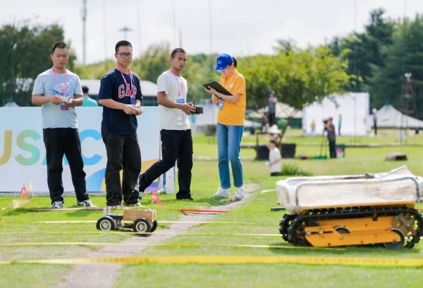 上海配资网 燃爆了！无人机反制、陆空协同……全国青少年智能无人系统应用大赛在沪开幕